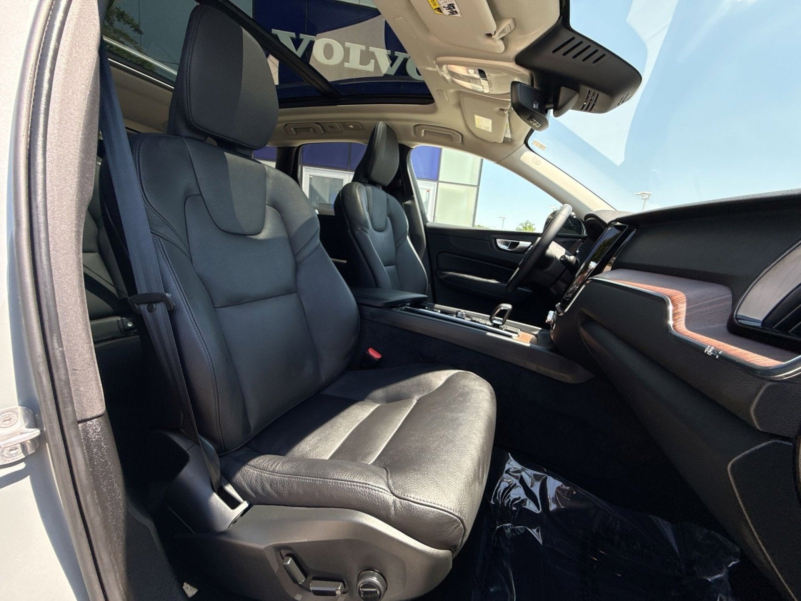 2024 Volvo XC60 B5 Plus Dark Theme
