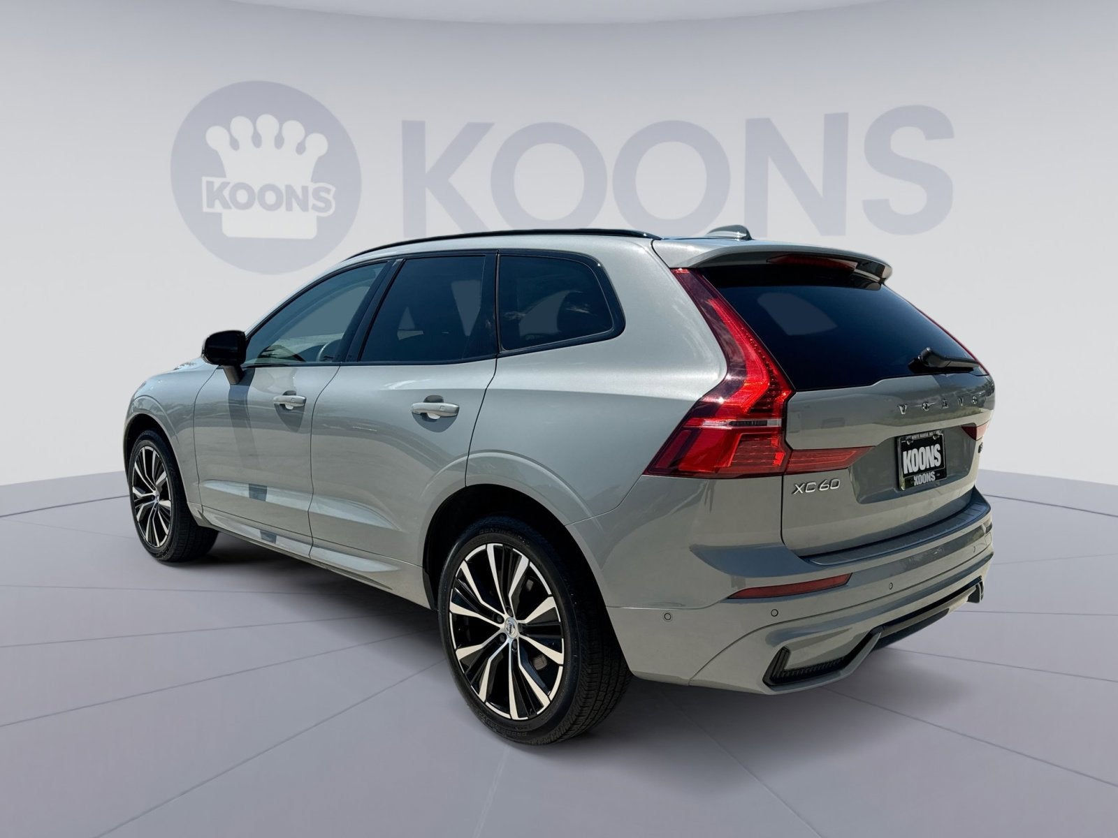 2024 Volvo XC60 B5 Plus Dark Theme