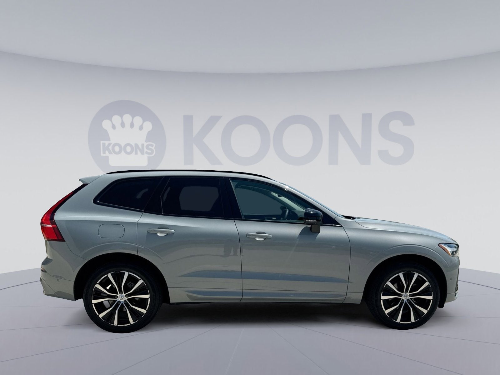 2024 Volvo XC60 B5 Plus Dark Theme
