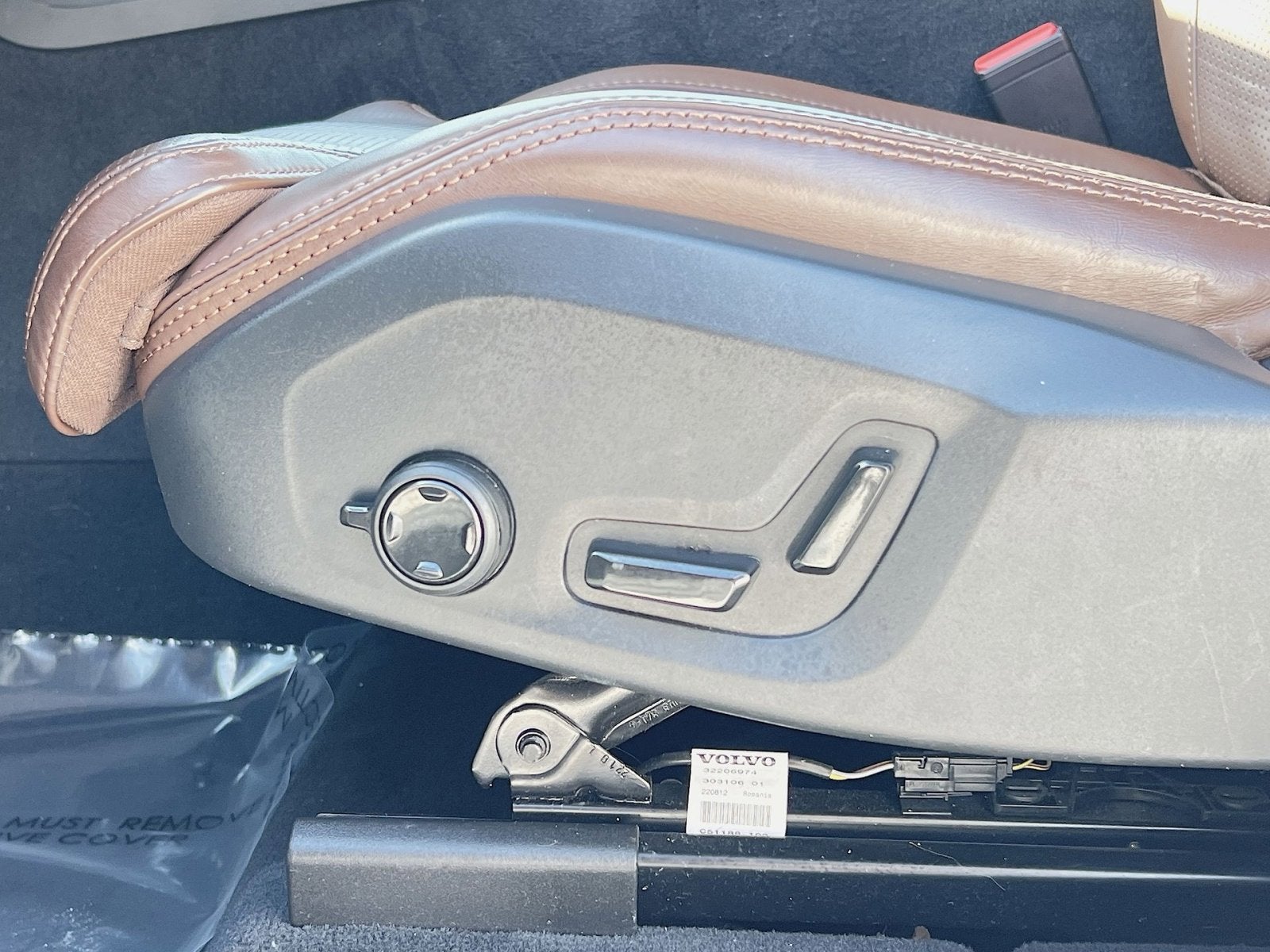 2023 Volvo XC60 B5 Ultimate Dark Theme