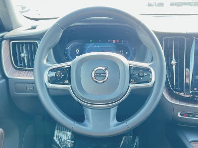 2023 Volvo XC60 B5 Ultimate Dark Theme