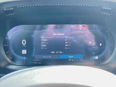 2023 Volvo XC60 B5 Ultimate Dark Theme