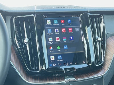 2023 Volvo XC60 B5 Ultimate Dark Theme