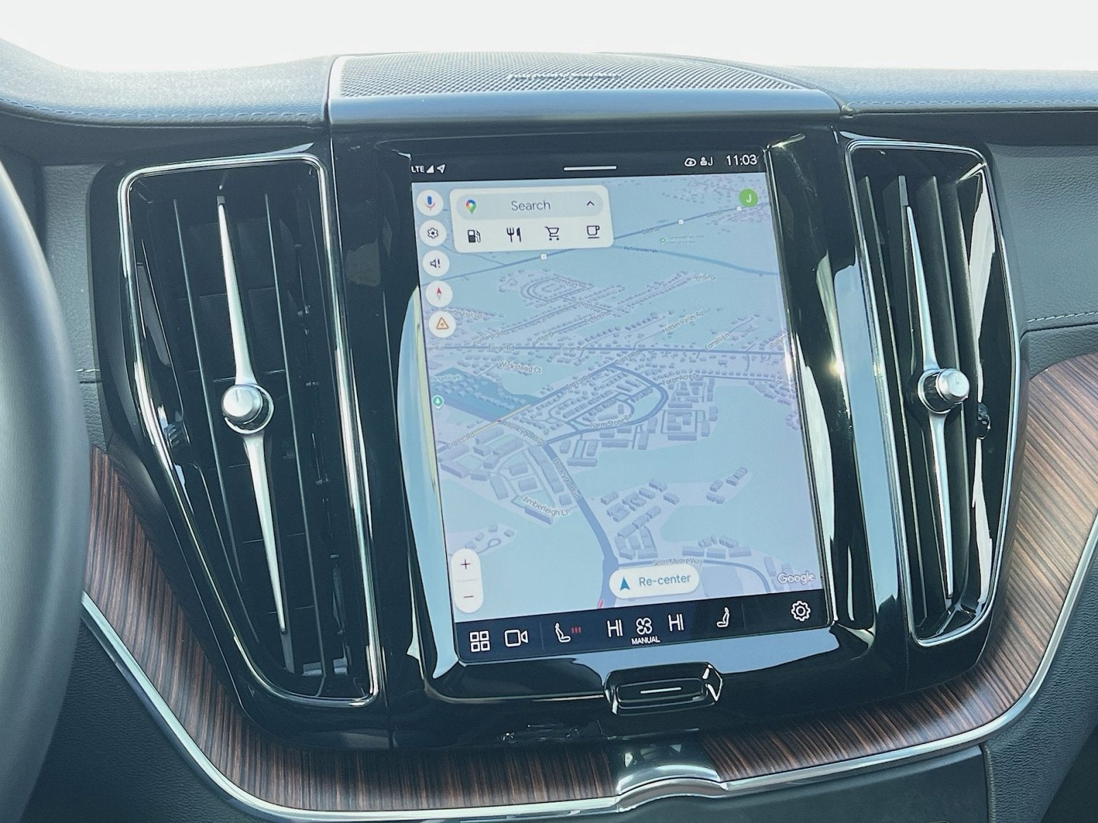 2023 Volvo XC60 B5 Ultimate Dark Theme