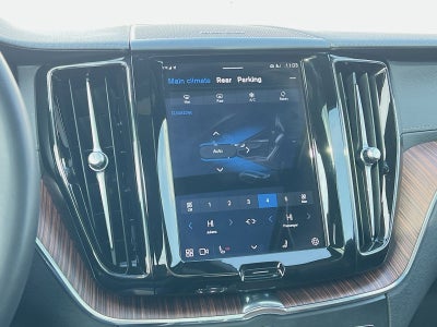 2023 Volvo XC60 B5 Ultimate Dark Theme