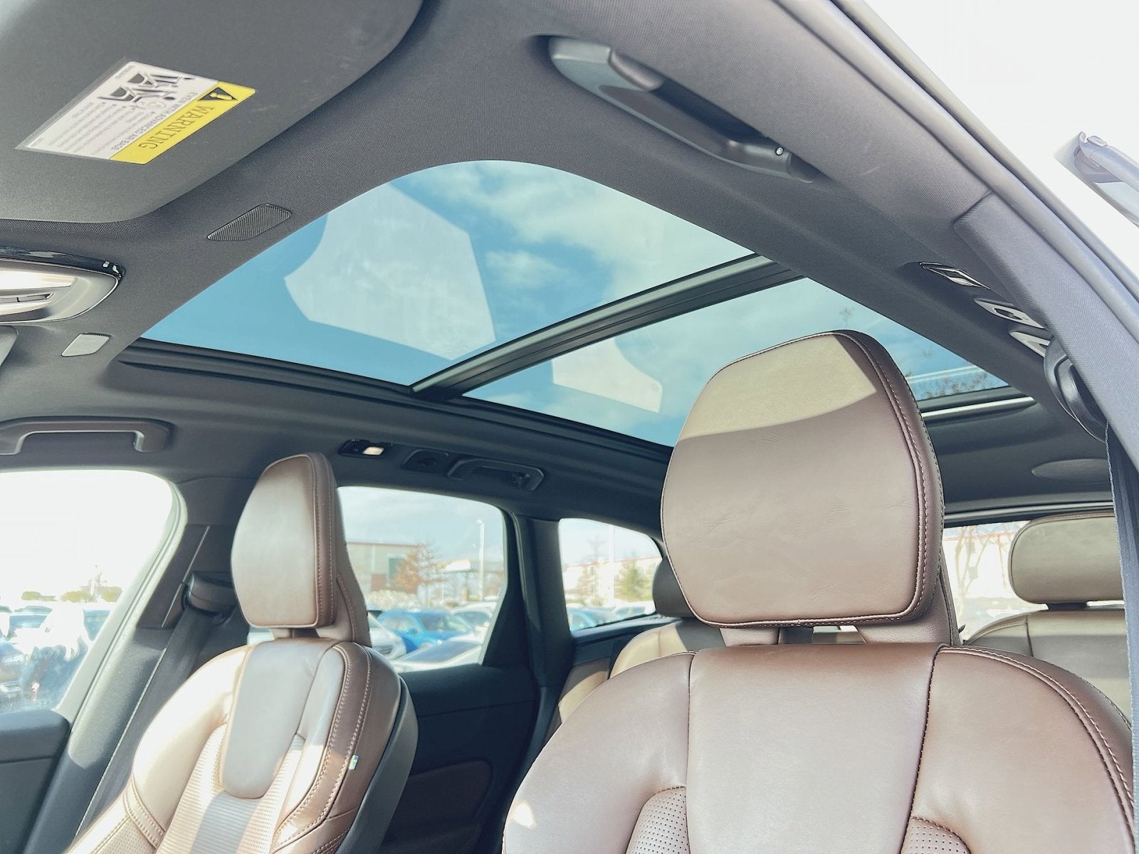 2023 Volvo XC60 B5 Ultimate Dark Theme