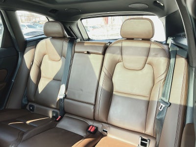 2023 Volvo XC60 B5 Ultimate Dark Theme