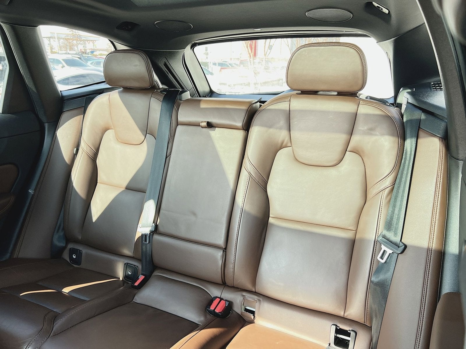 2023 Volvo XC60 B5 Ultimate Dark Theme