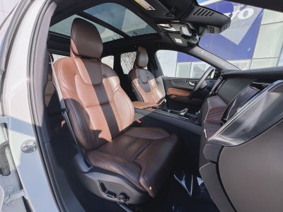 2023 Volvo XC60 B5 Ultimate Dark Theme