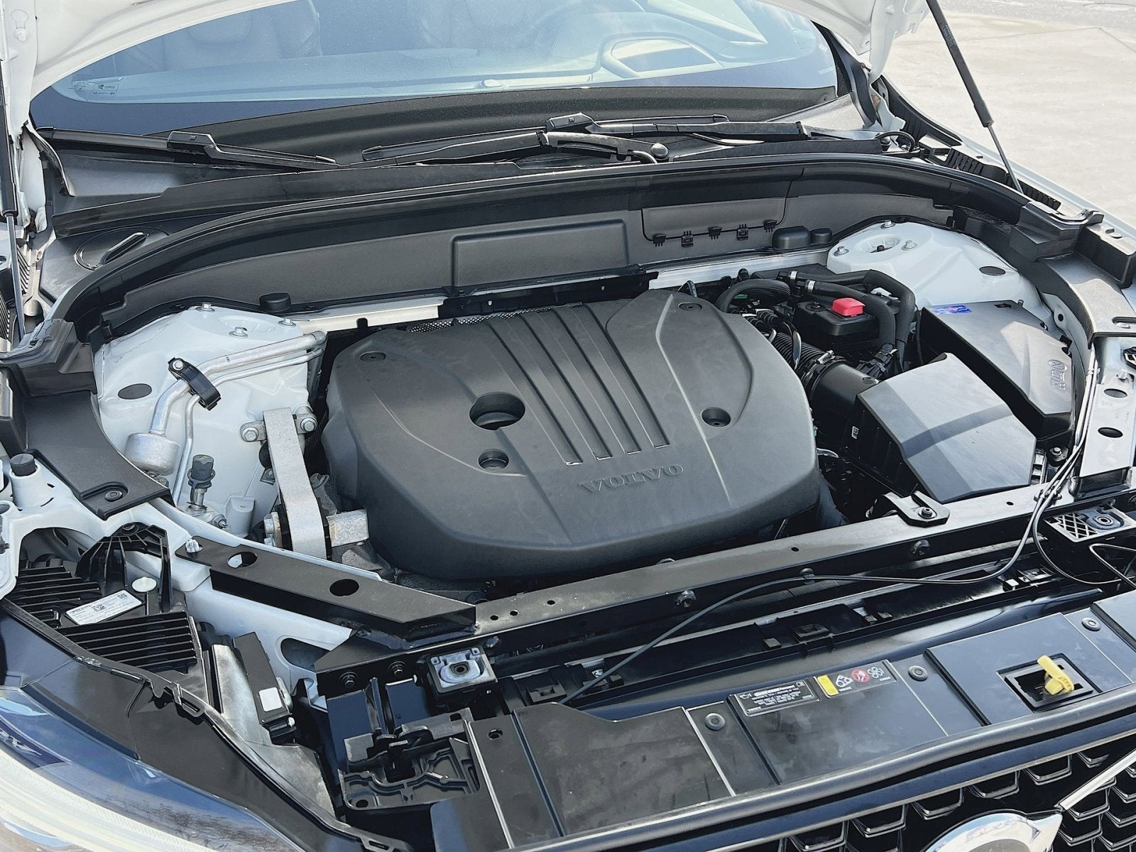 2023 Volvo XC60 B5 Ultimate Dark Theme