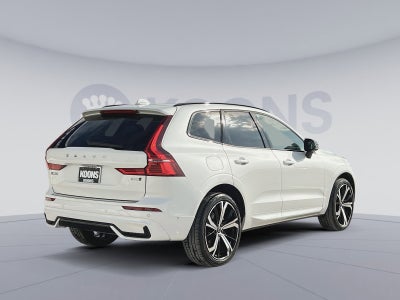 2023 Volvo XC60 B5 Ultimate Dark Theme