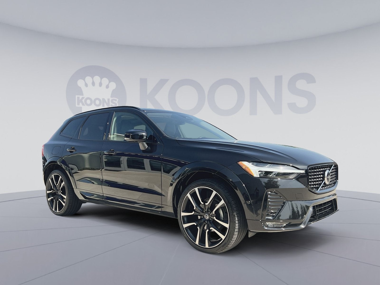 2024 Volvo XC60 B5 Ultimate Dark Theme