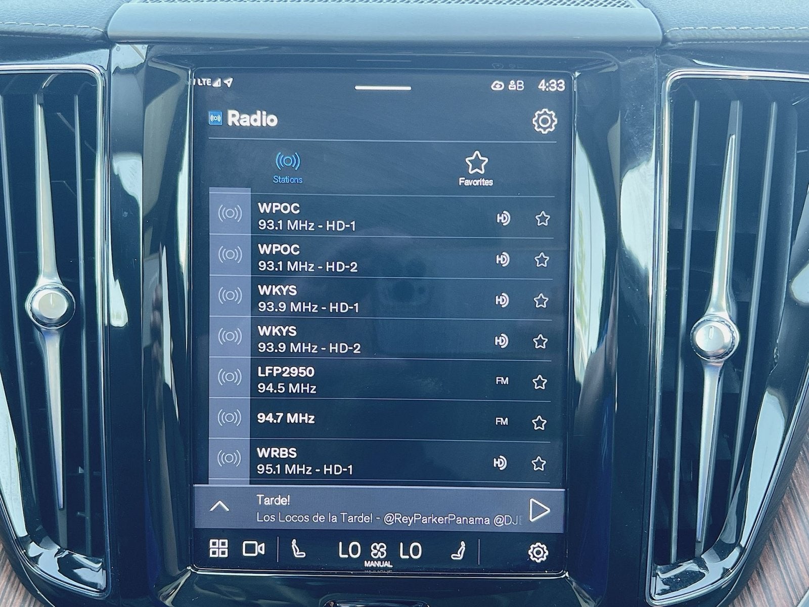 2024 Volvo XC60 B5 Ultimate Dark Theme