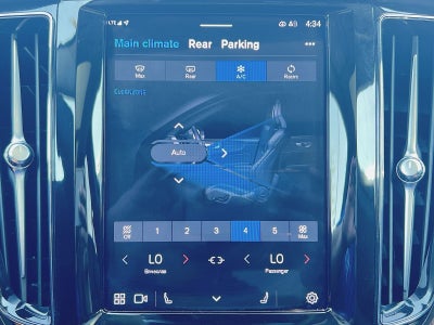 2024 Volvo XC60 B5 Ultimate Dark Theme
