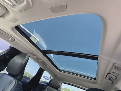 2024 Volvo XC60 B5 Ultimate Dark Theme