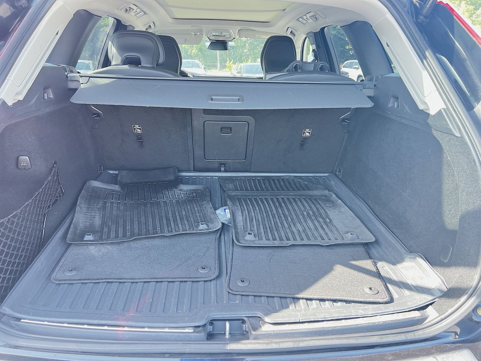 2024 Volvo XC60 B5 Ultimate Dark Theme