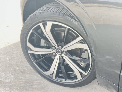 2024 Volvo XC60 B5 Ultimate Dark Theme