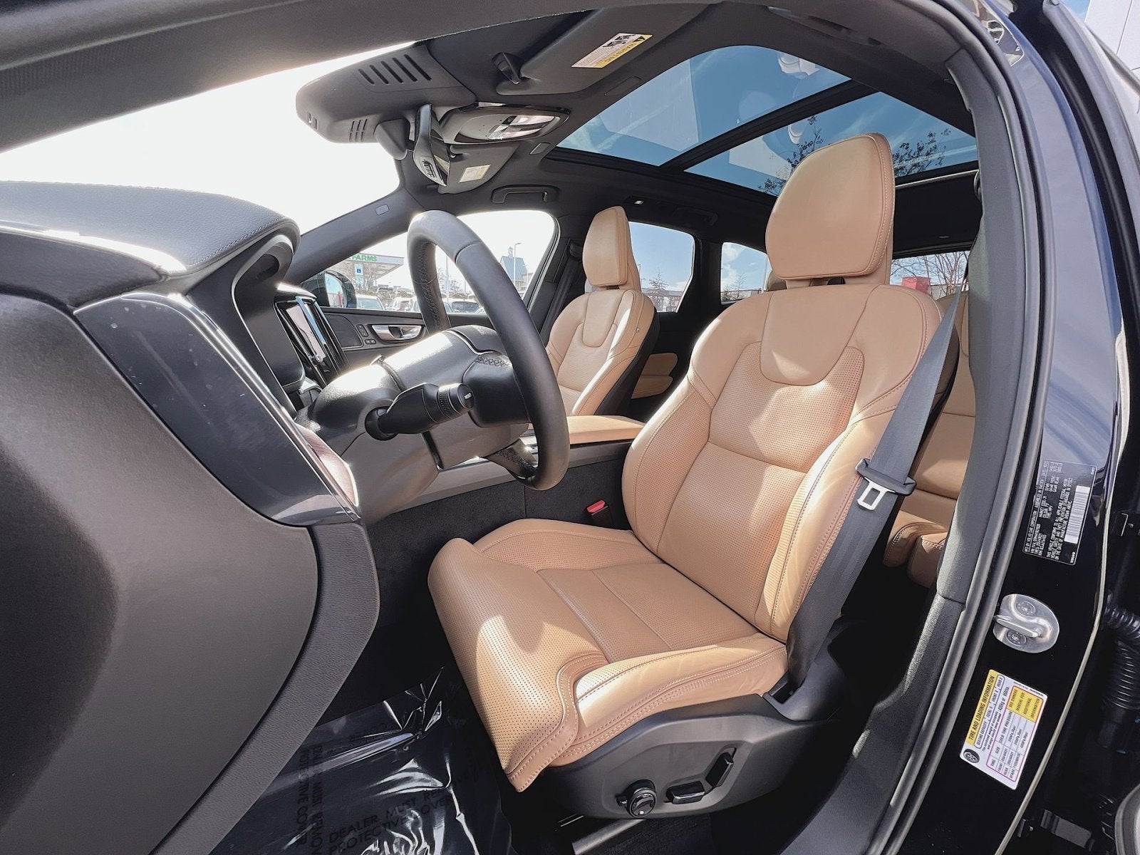 2024 Volvo XC60 B5 Ultimate Dark Theme