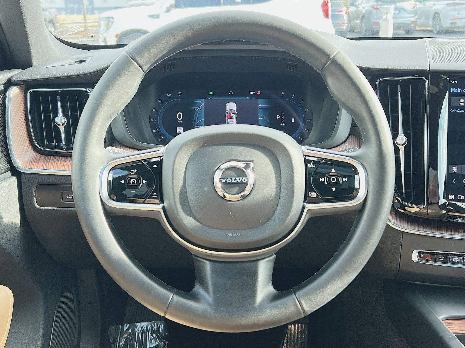 2024 Volvo XC60 B5 Ultimate Dark Theme