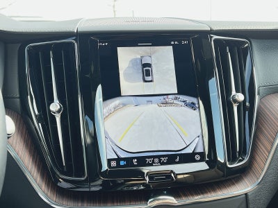 2024 Volvo XC60 B5 Ultimate Dark Theme