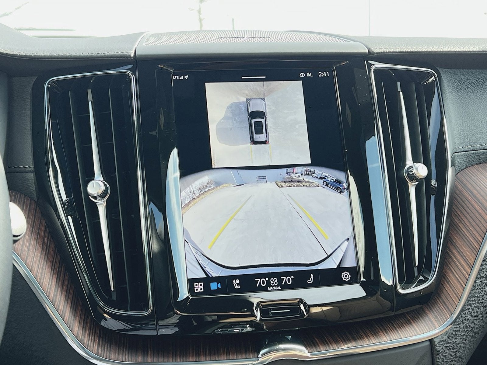 2024 Volvo XC60 B5 Ultimate Dark Theme