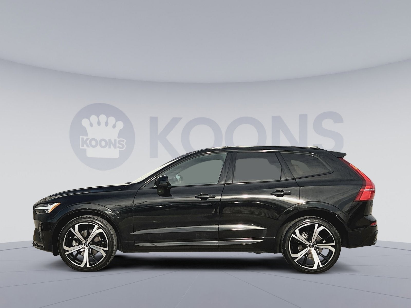 2024 Volvo XC60 B5 Ultimate Dark Theme