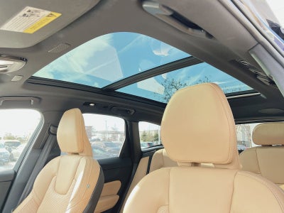 2024 Volvo XC60 B5 Ultimate Dark Theme