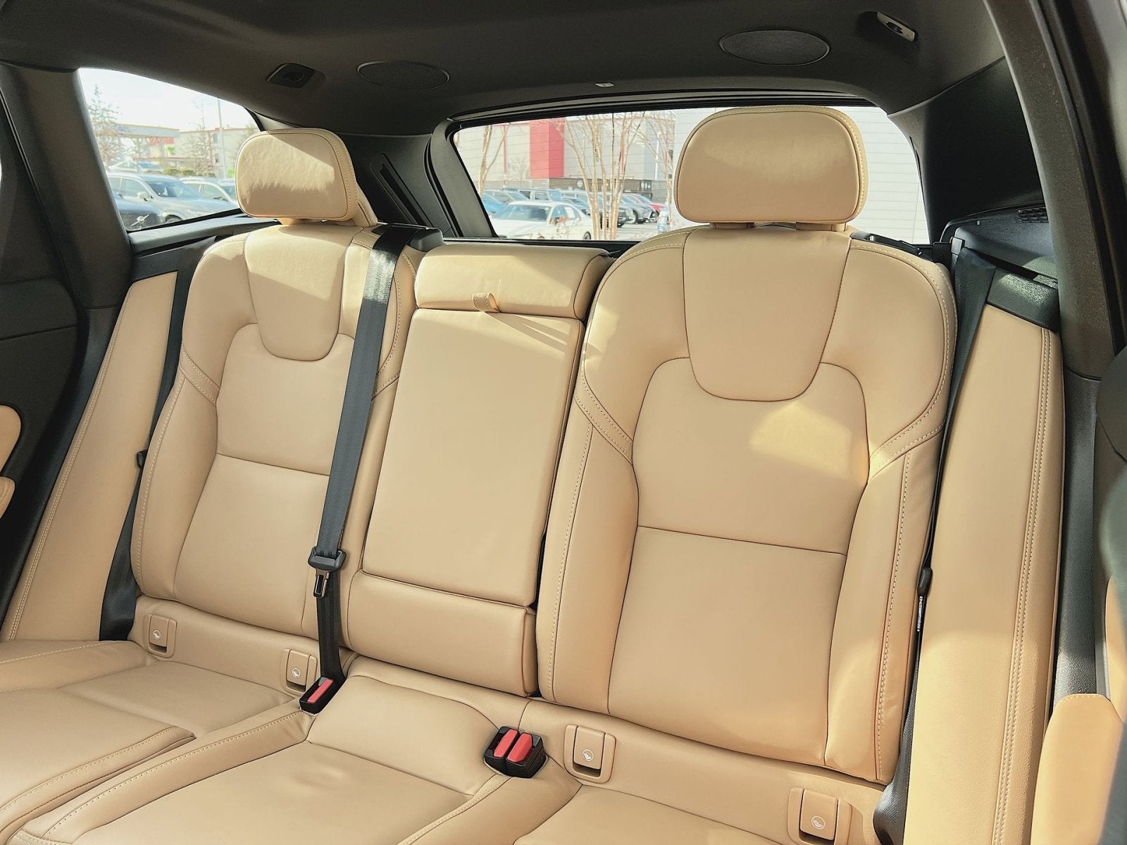 2024 Volvo XC60 B5 Ultimate Dark Theme