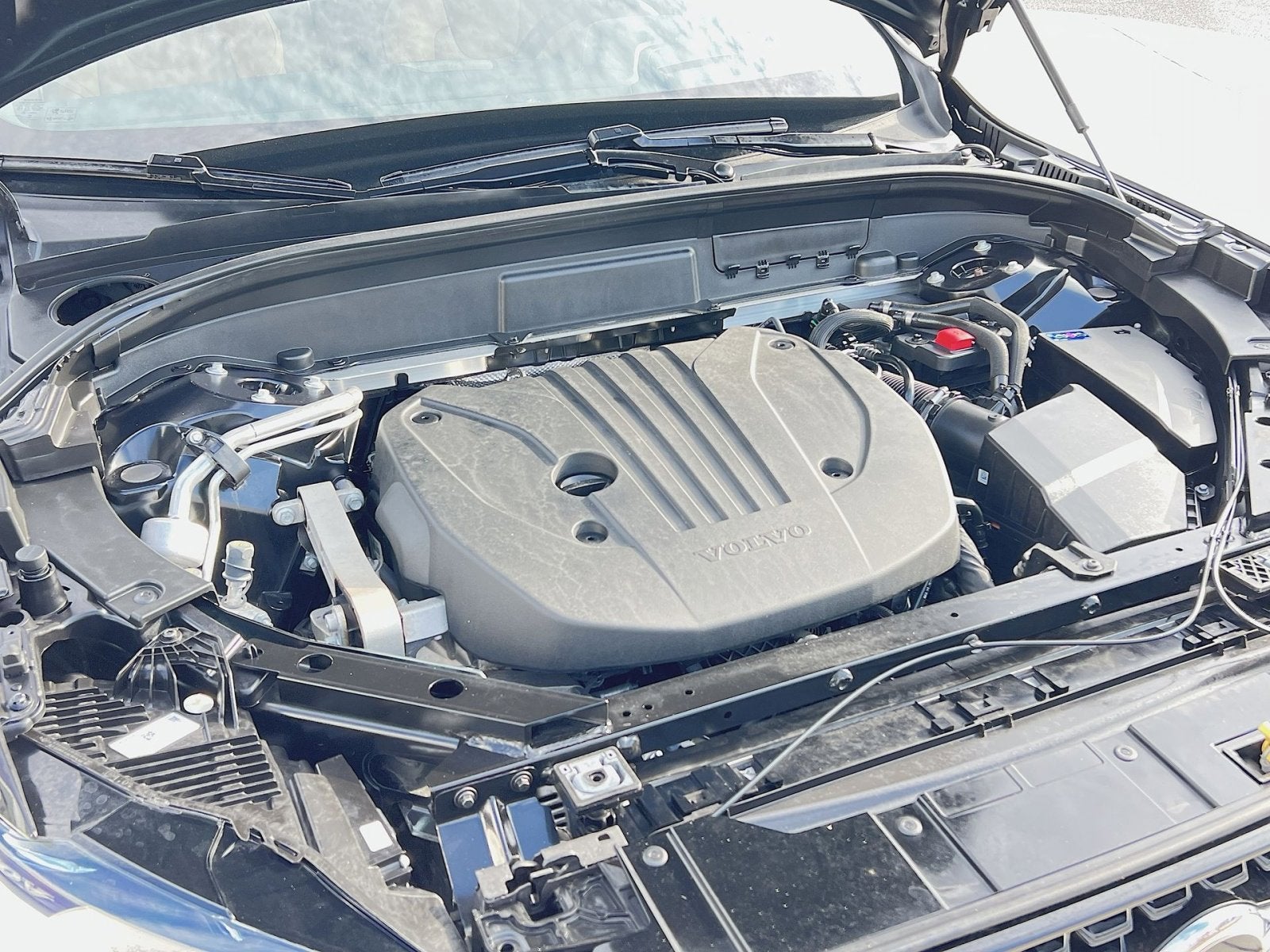 2024 Volvo XC60 B5 Ultimate Dark Theme