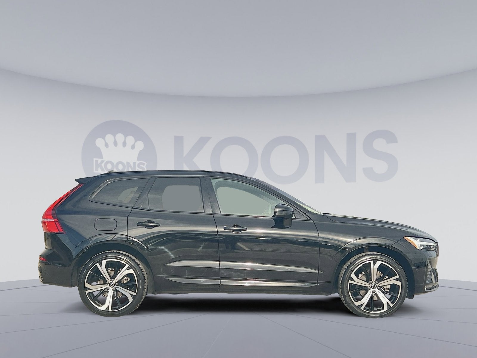2024 Volvo XC60 B5 Ultimate Dark Theme