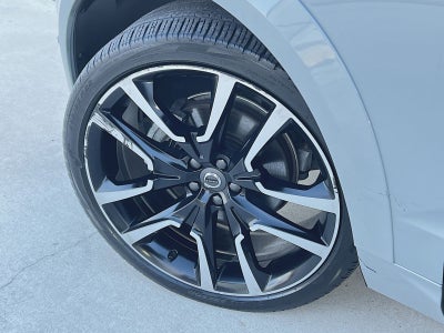 2024 Volvo XC60 B5 Ultimate Dark Theme