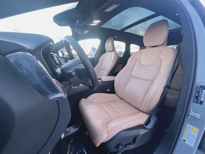 2024 Volvo XC60 B5 Ultimate Dark Theme