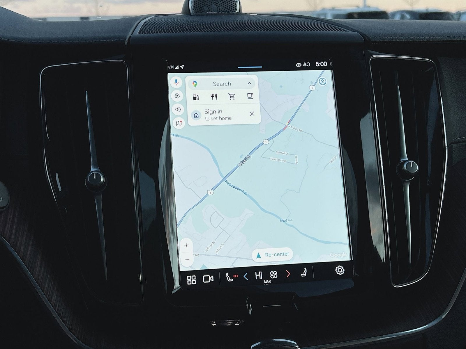 2024 Volvo XC60 B5 Ultimate Dark Theme