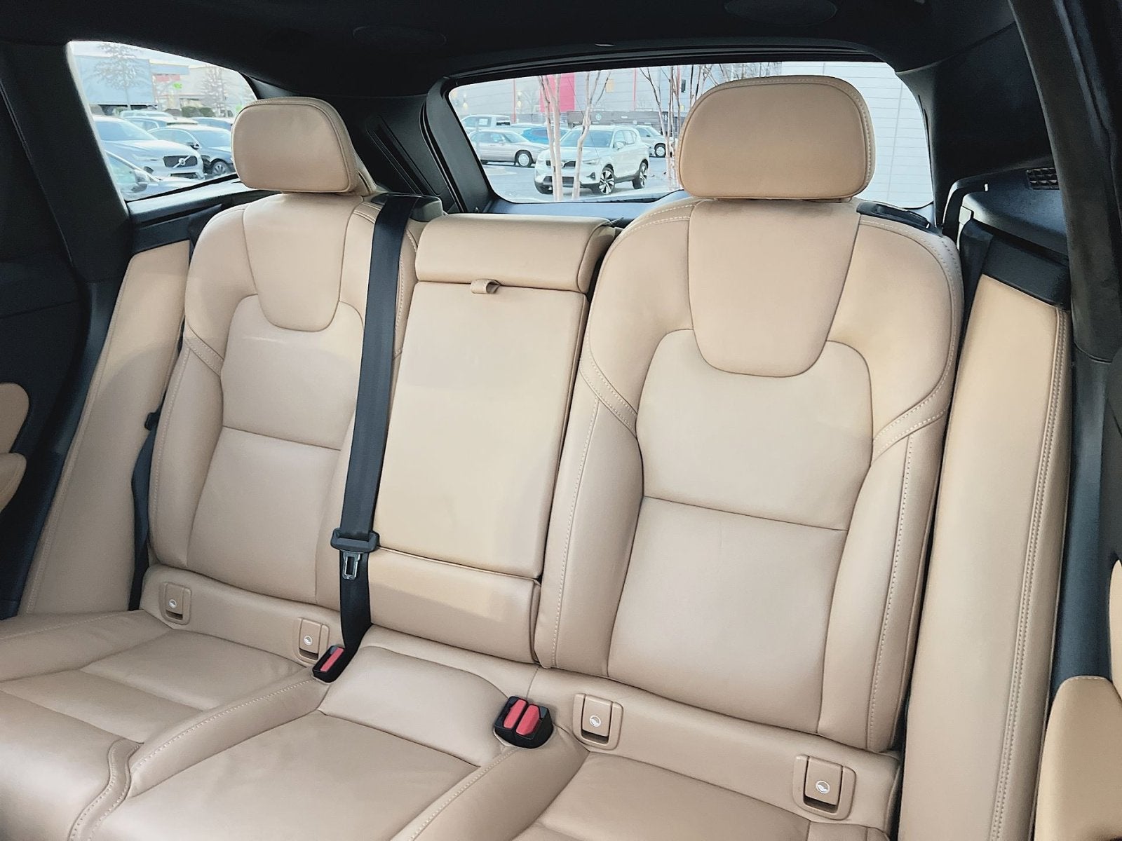 2024 Volvo XC60 B5 Ultimate Dark Theme