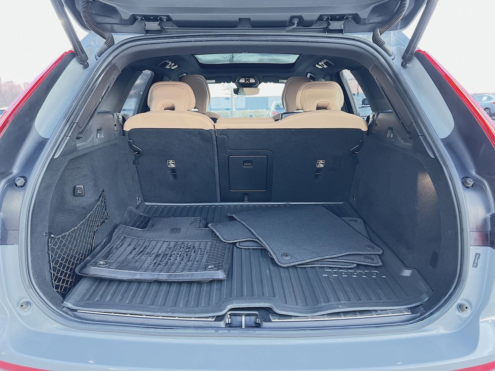 2024 Volvo XC60 B5 Ultimate Dark Theme