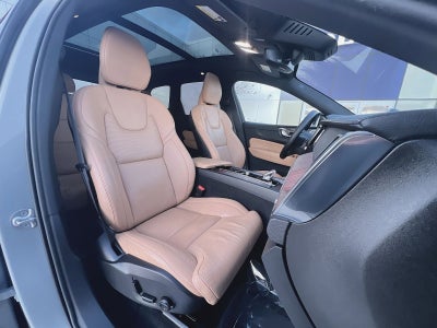 2024 Volvo XC60 B5 Ultimate Dark Theme