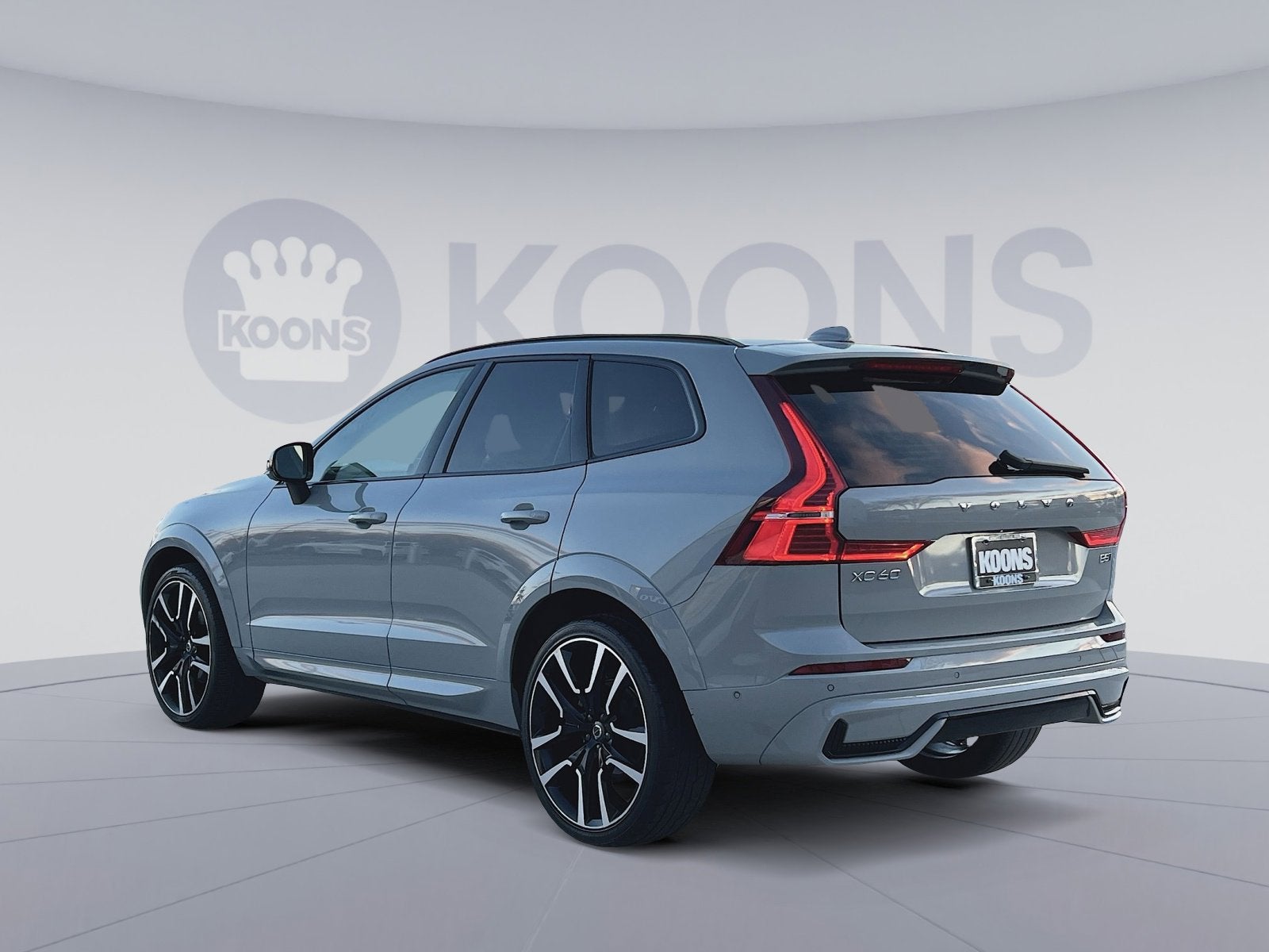 2024 Volvo XC60 B5 Ultimate Dark Theme