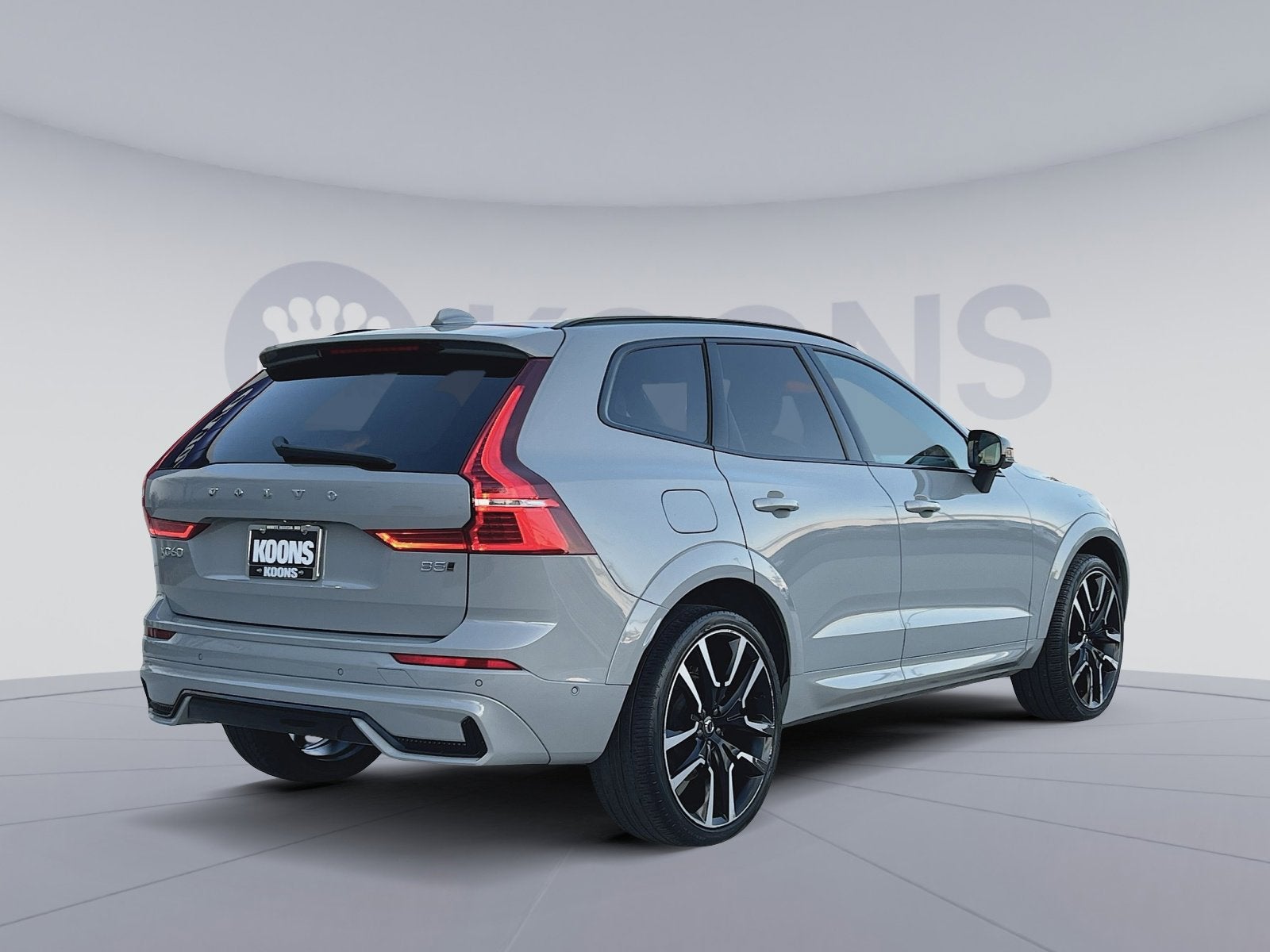 2024 Volvo XC60 B5 Ultimate Dark Theme