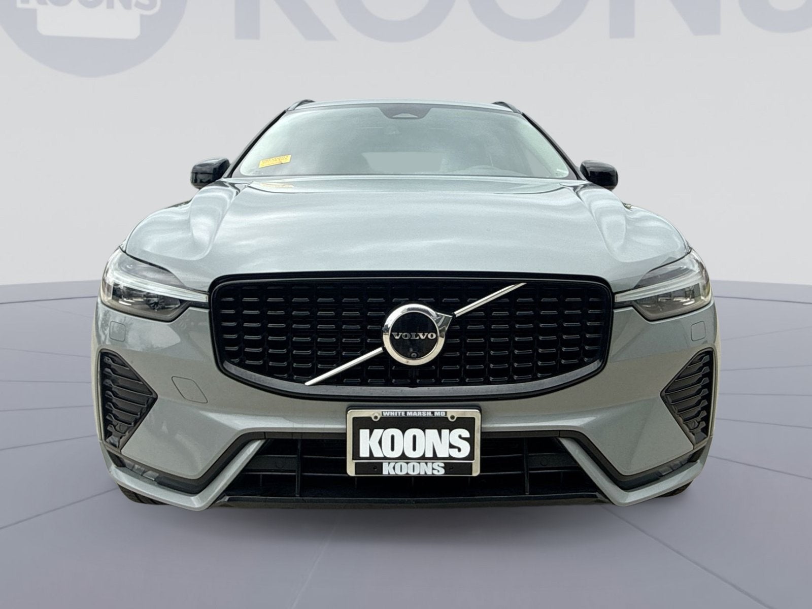 2024 Volvo XC60 B5 Ultimate Dark Theme