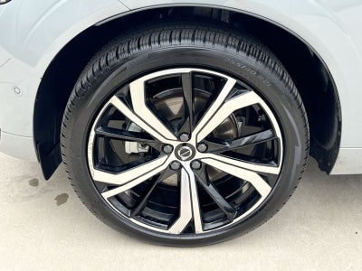 2024 Volvo XC60 B5 Ultimate Dark Theme