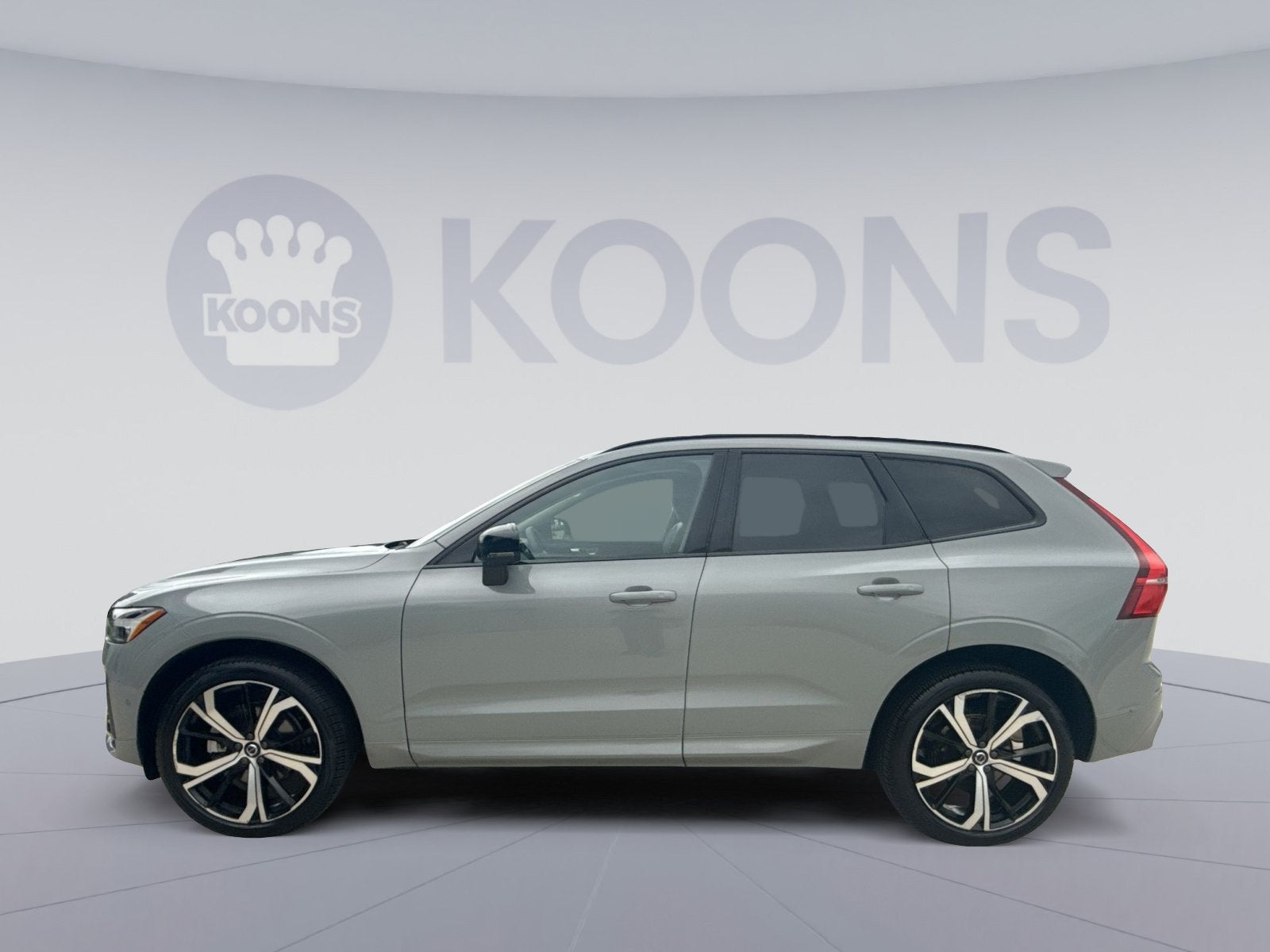 2024 Volvo XC60 B5 Ultimate Dark Theme