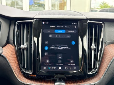 2024 Volvo XC60 B5 Ultimate Dark Theme