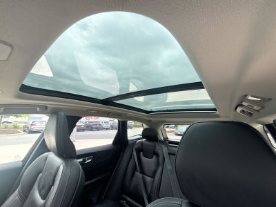 2024 Volvo XC60 B5 Ultimate Dark Theme