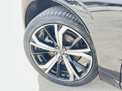 2024 Volvo XC60 B5 Ultimate Dark Theme