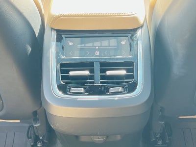 2024 Volvo XC60 B5 Ultimate Dark Theme