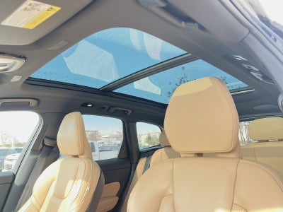 2024 Volvo XC60 B5 Ultimate Dark Theme