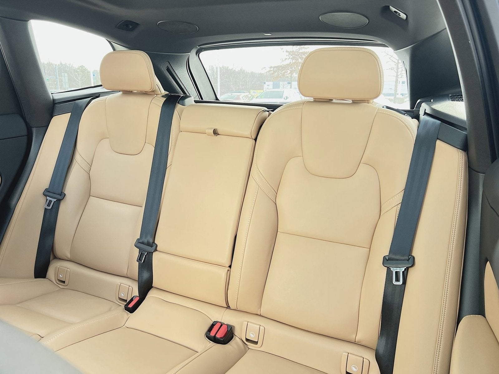 2024 Volvo XC60 B5 Ultimate Dark Theme