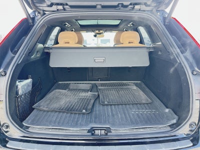 2024 Volvo XC60 B5 Ultimate Dark Theme