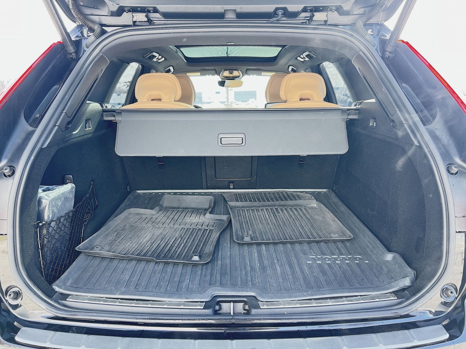 2024 Volvo XC60 B5 Ultimate Dark Theme