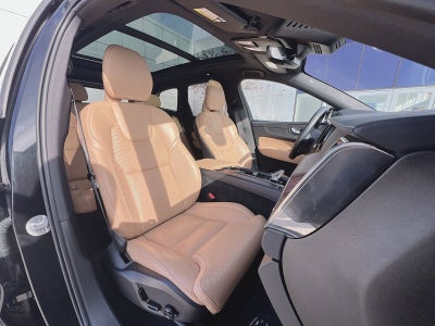 2024 Volvo XC60 B5 Ultimate Dark Theme